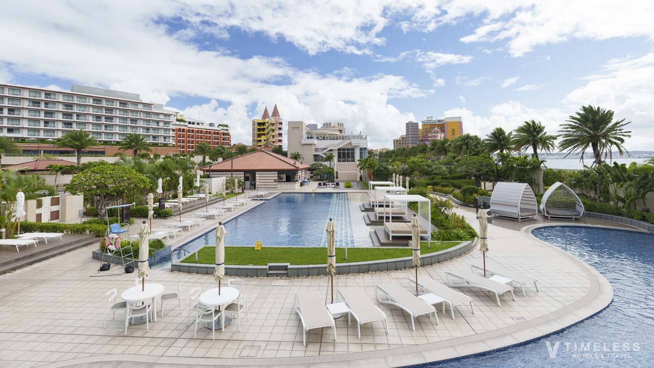 ダブルツリーbyヒルトン沖縄北谷リゾートの屋外プール