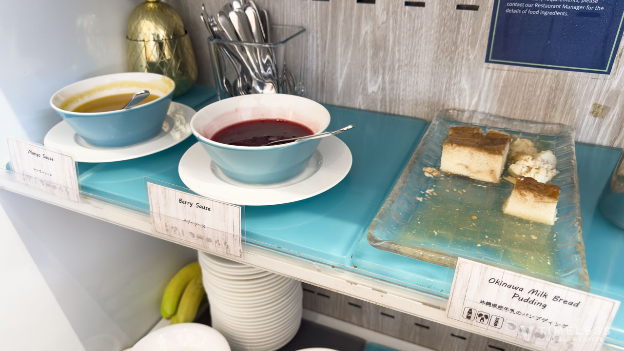 パンプディングとフルーツソース