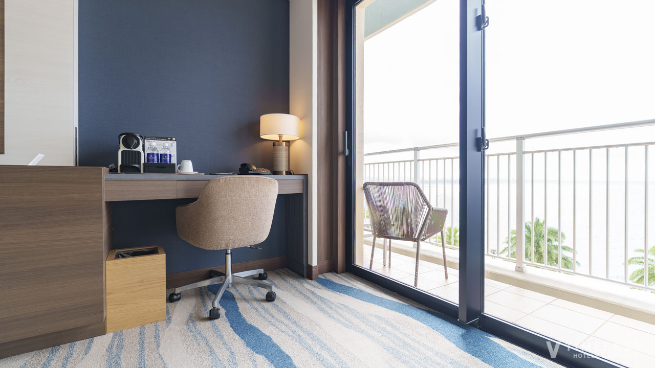 リビングにあるデスク