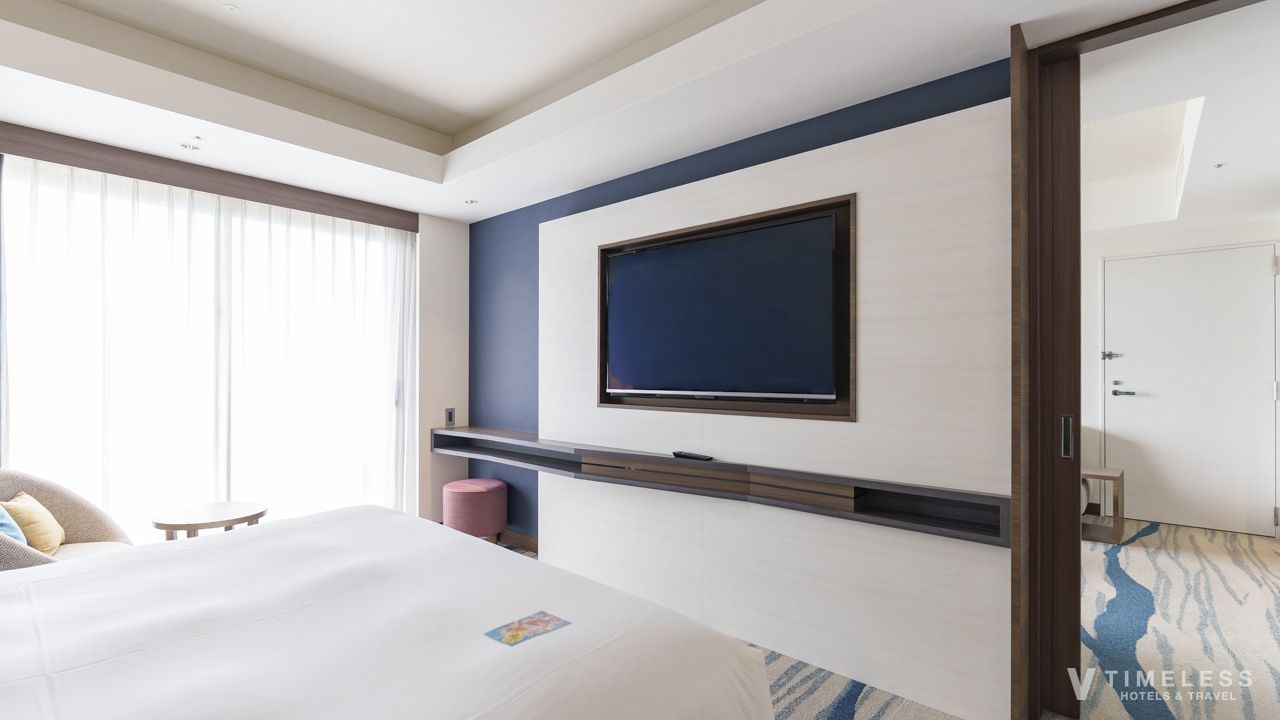 ベッドルームにをテレビを完備