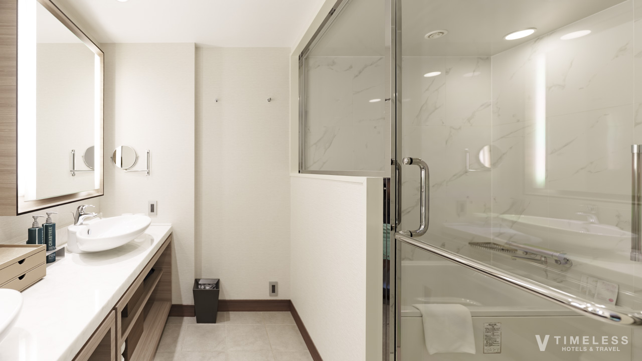 洗面台とバスルーム