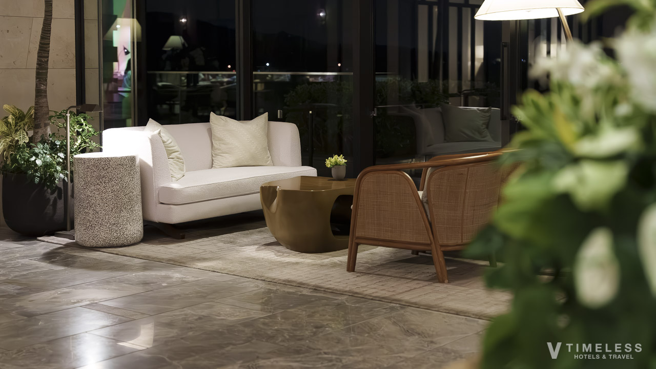 ゆったりと時間が流れるサンセットウイングのロビー