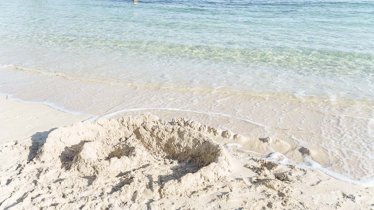 子供たちの砂遊び