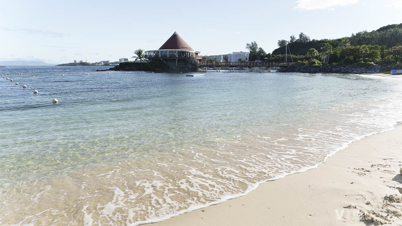 波打ち際もきれいなビーチ
