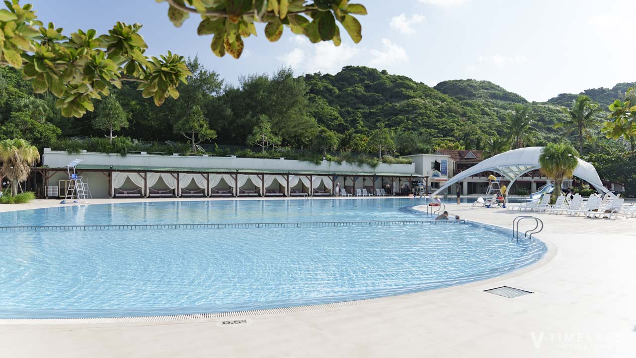 ルネッサンスリゾートオキナワの屋外プール