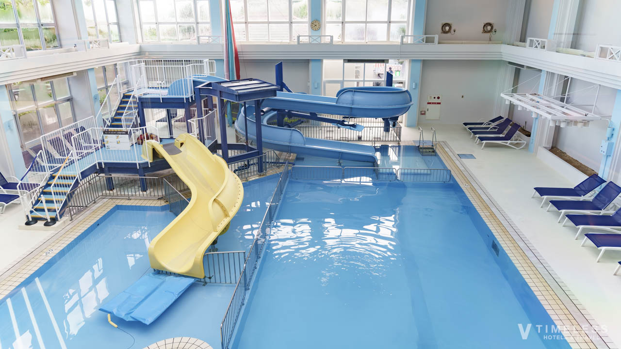 ルネッサンスリゾートオキナワの屋内プール