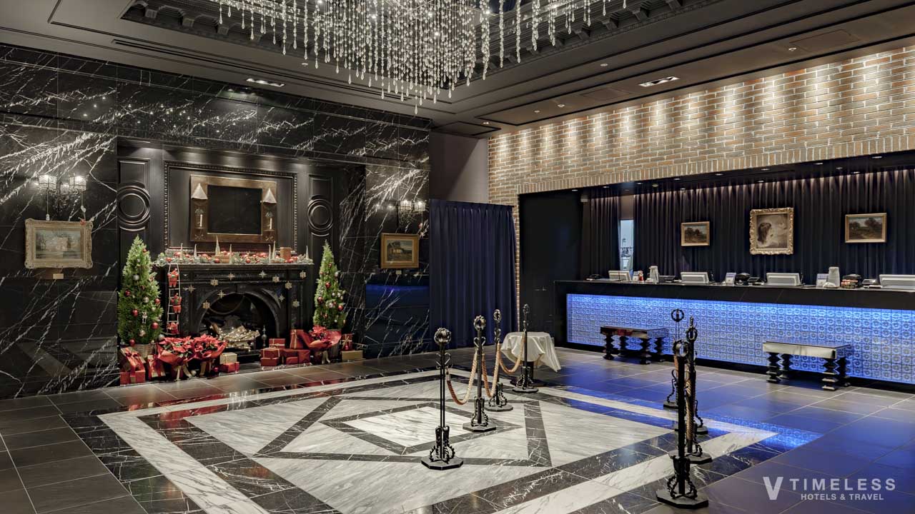 ホテルモントレ京都のフロントロビー|シャンデリアが輝く英国調クラシック空間