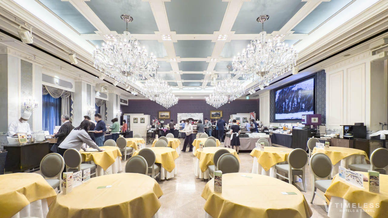 ホテルモントレ京都 朝食ビュッフェの様子|洋風クラシックな会場で楽しむ朝食時間