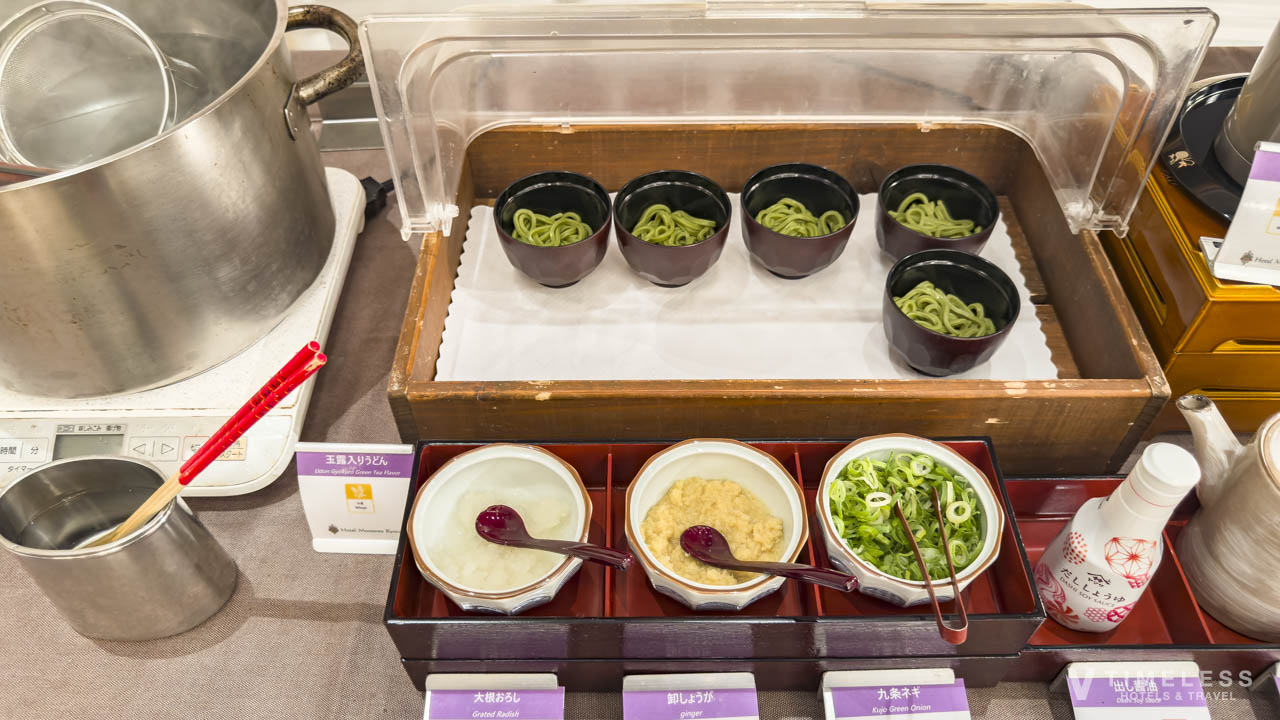 ホテルモントレ京都 朝食の自分でつくる和食のうどんコーナー