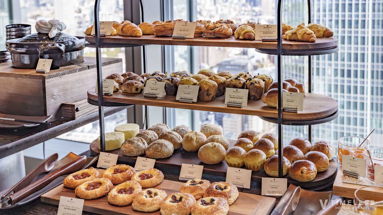 JWマリオット・ホテル東京のエグゼクティブラウンジ朝食|クロワッサンやデニッシュが並ぶベーカリー