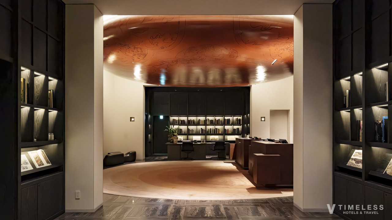 重厚感と温かみが調和するJWマリオット・ホテル東京の受付空間