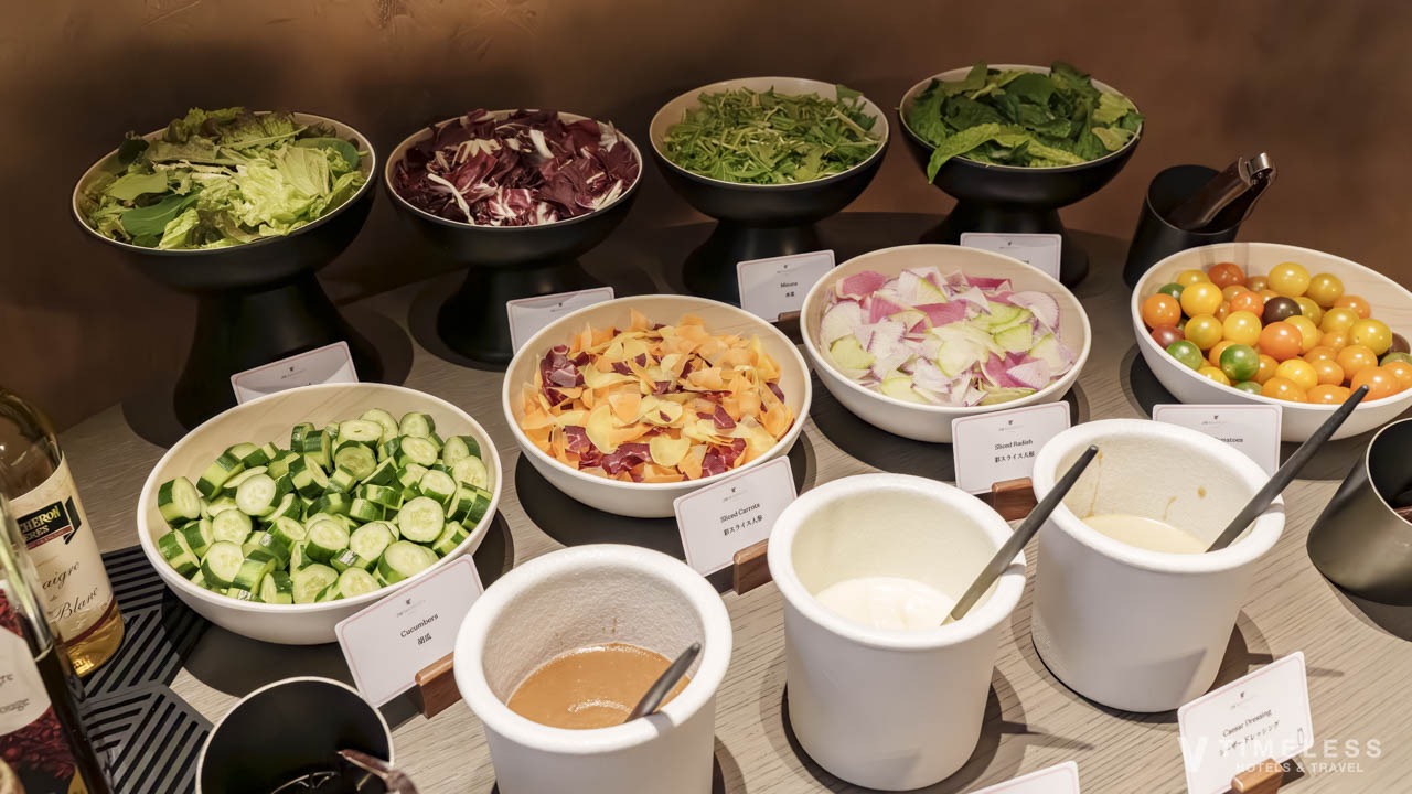 JWマリオット・ホテル東京 朝食のサラダバー|新鮮な葉物野菜と彩り豊かなトッピング