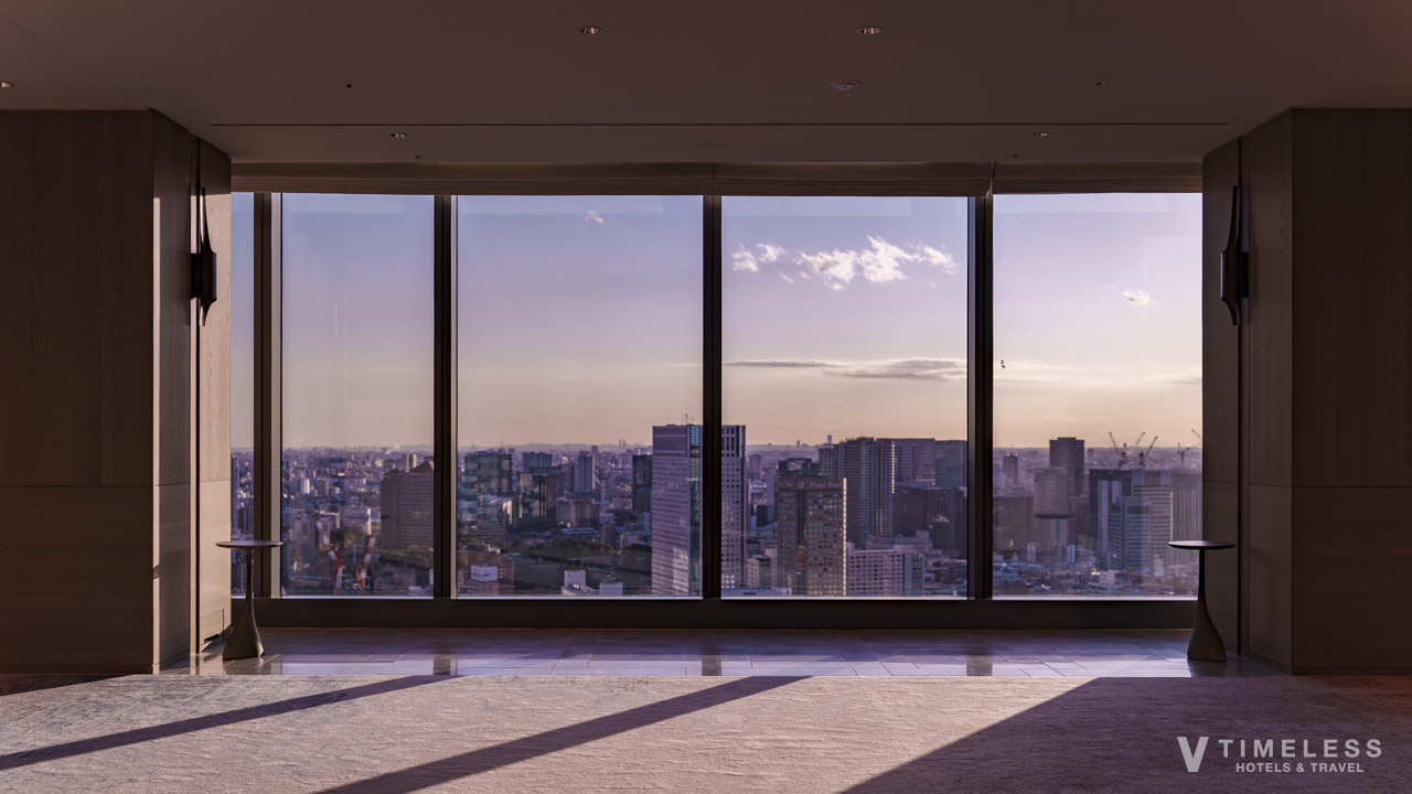 夕暮れの東京を望むJWマリオット・ホテル東京の開放的なビュー