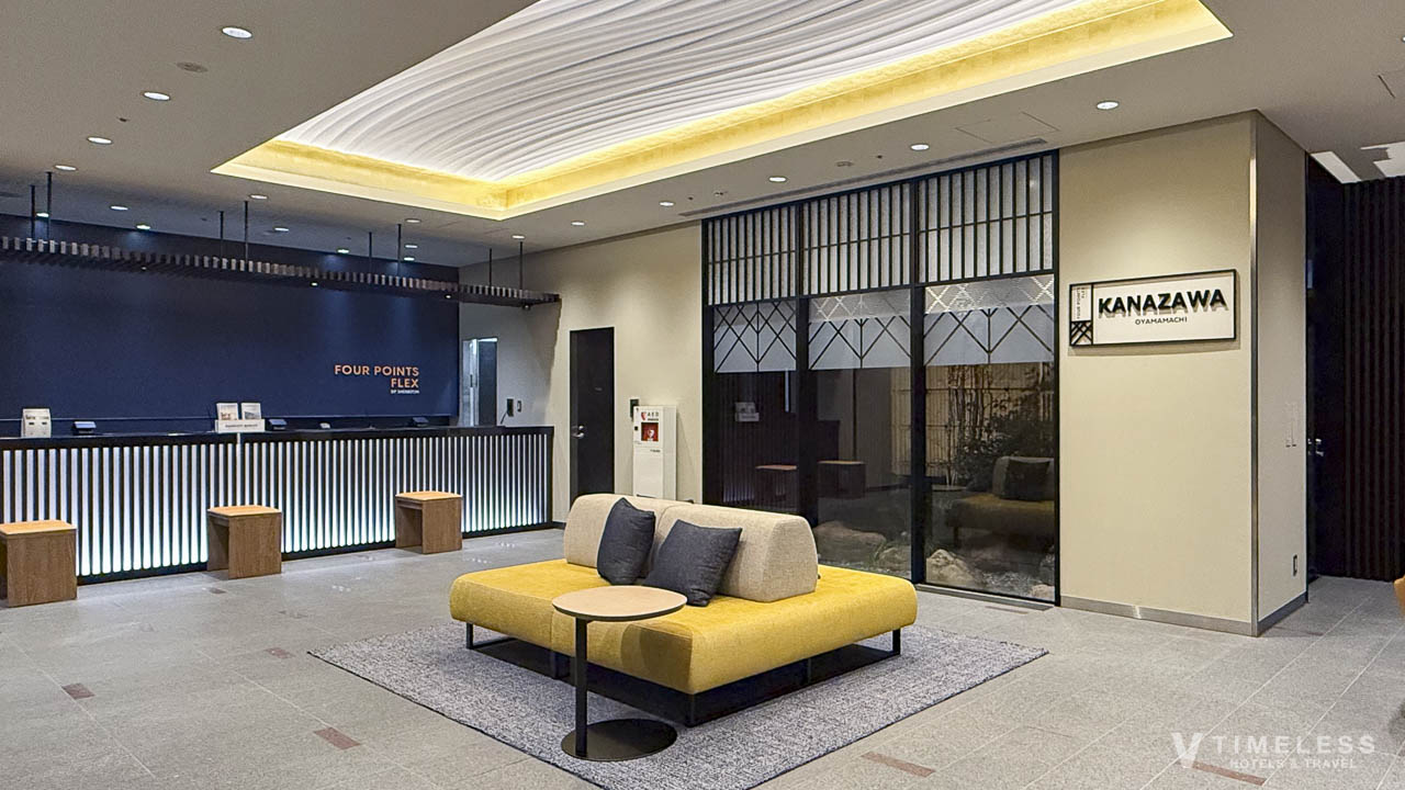 フォーポイント フレックス by シェラトン 金沢のロビー｜和モダンなデザインが印象的なフロント空間