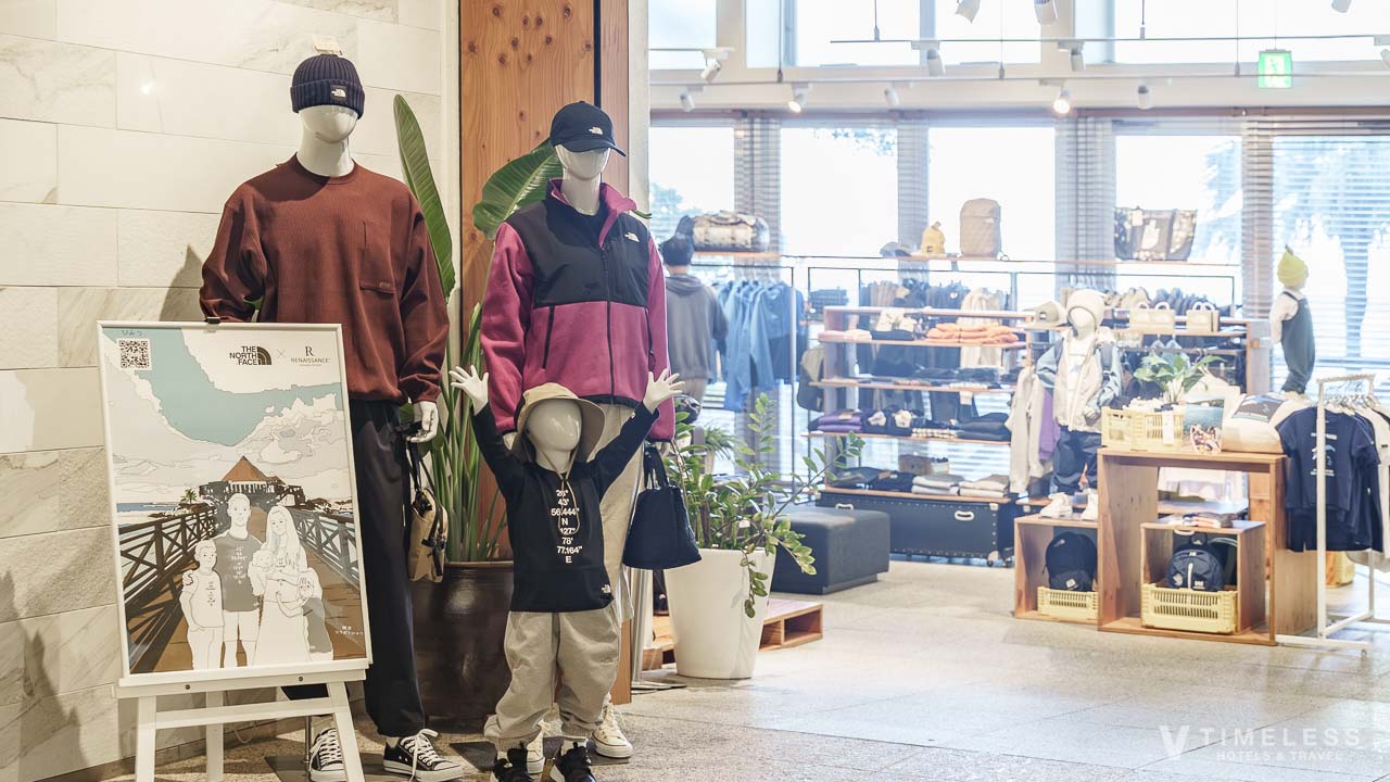 アウトドアブランド「ノースフェイス」と「ヘリーハンセン」