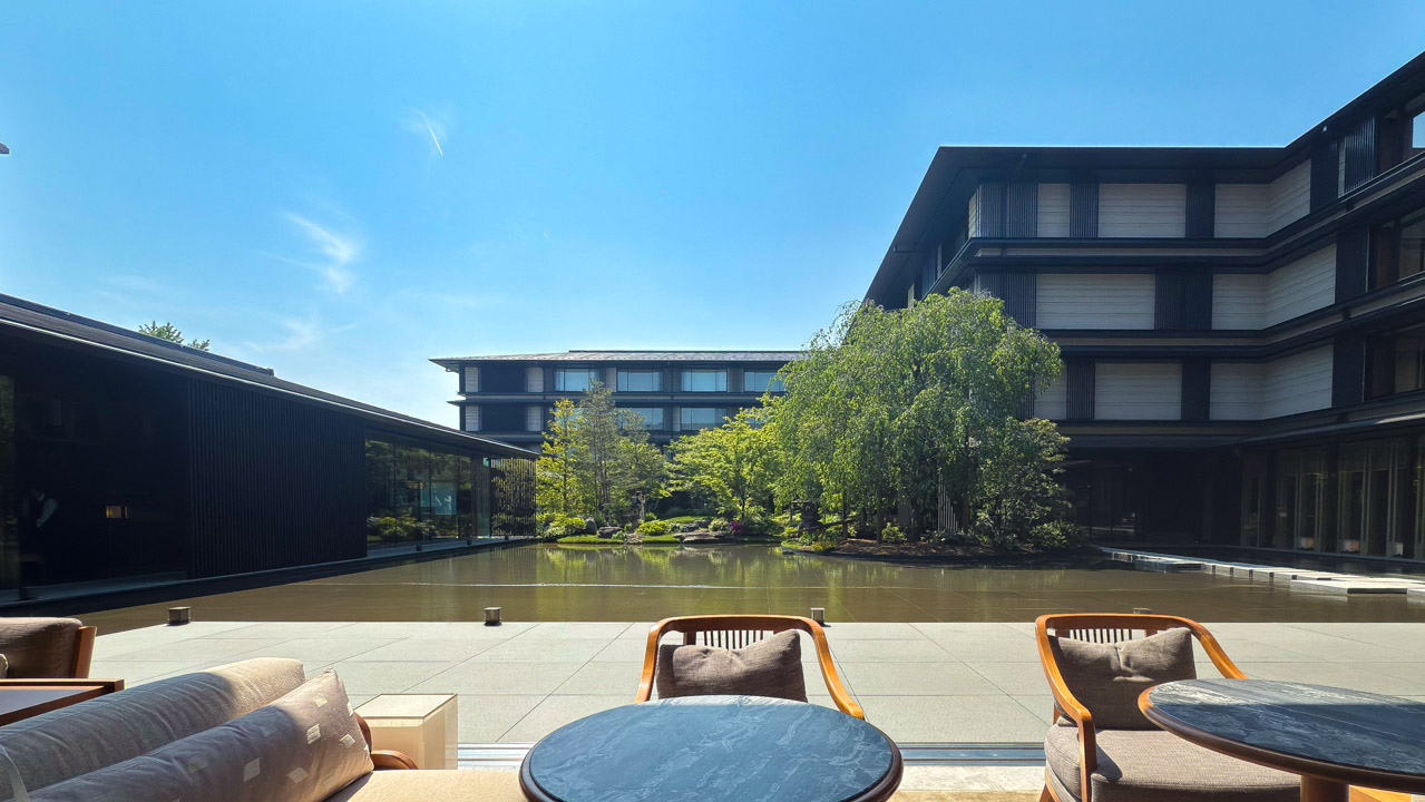 HOTEL THE MITSUI KYOTOのロビーでチェックイン