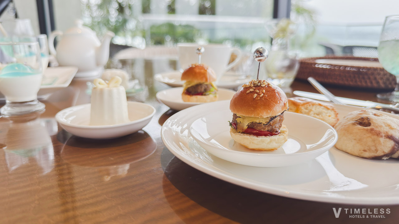 ハレクラニ沖縄のクラブラウンジで人気のアフタヌーンティータイム