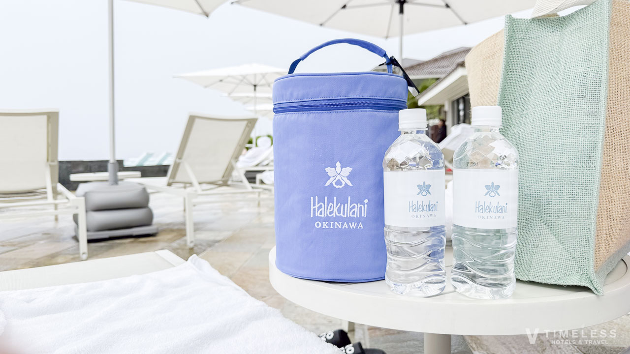 プールサイドの水のサービス