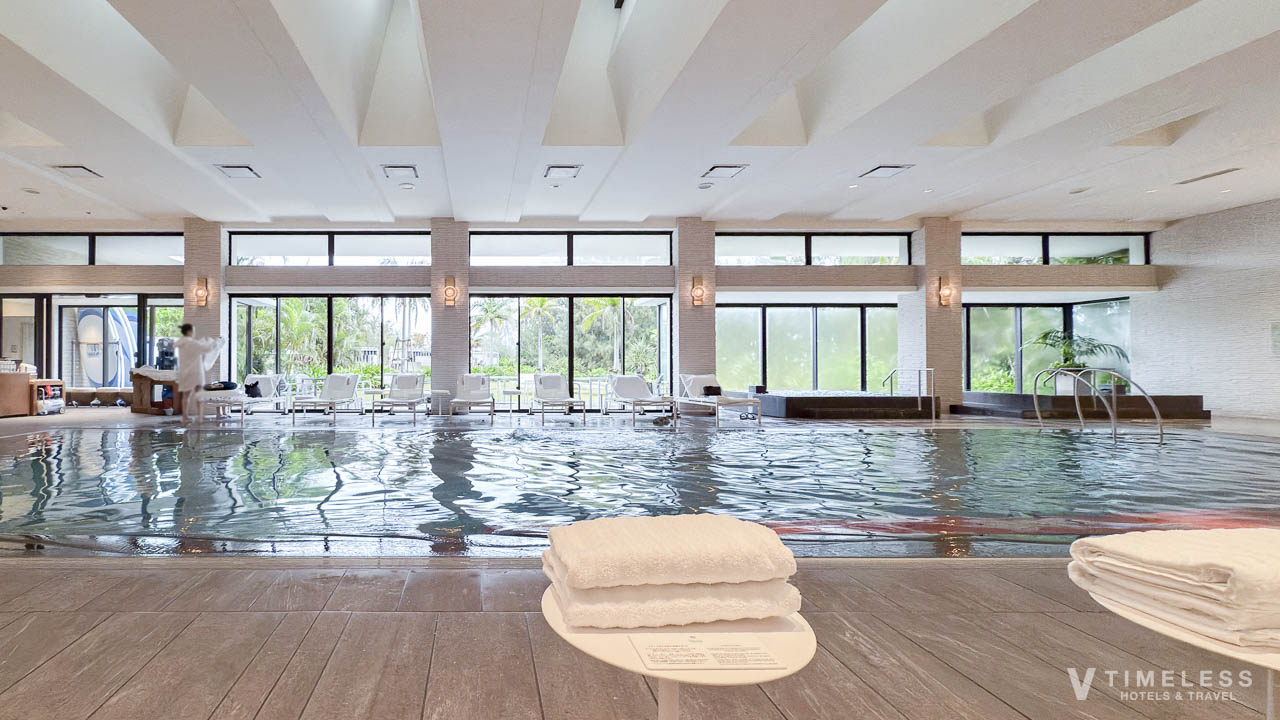 冬でも楽しめる室内&温水プール