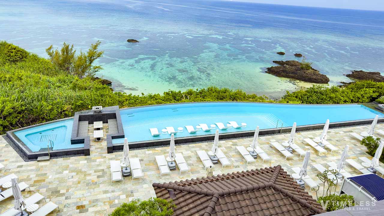 恩納村の美しい海とひとつになるオーシャンテラスプール