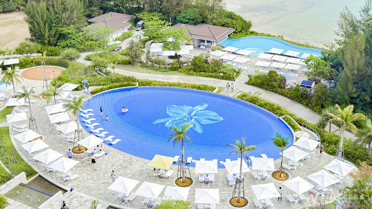 ハレクラニ沖縄を象徴するプールでオーキッドプール