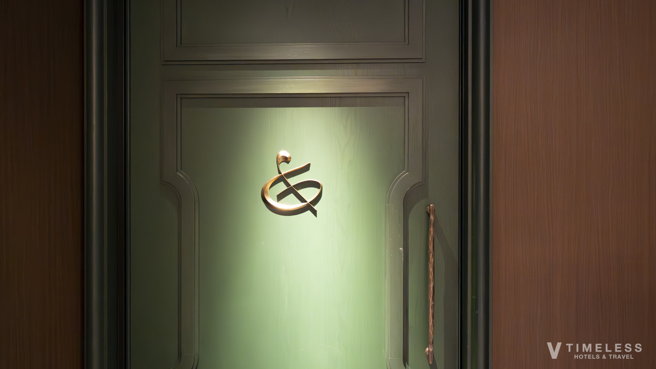 バー「Canes & Tales（ケーンズ＆テイルズ）」