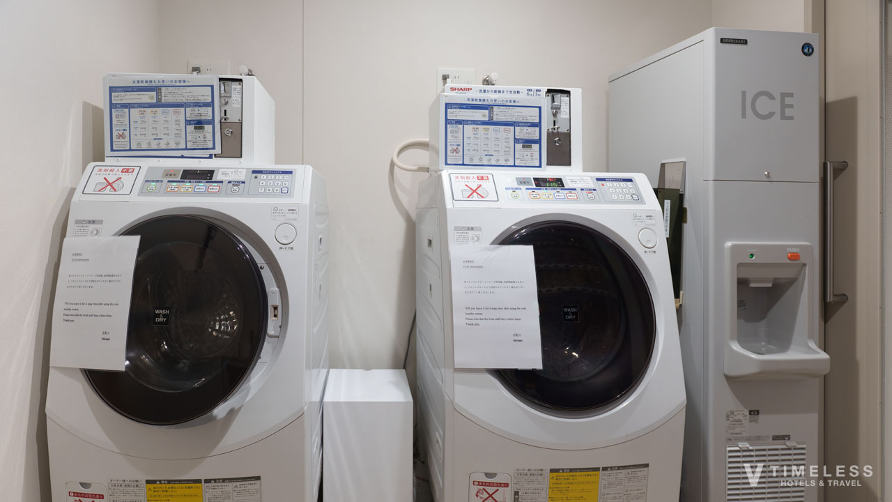 コインランドリーと製氷機