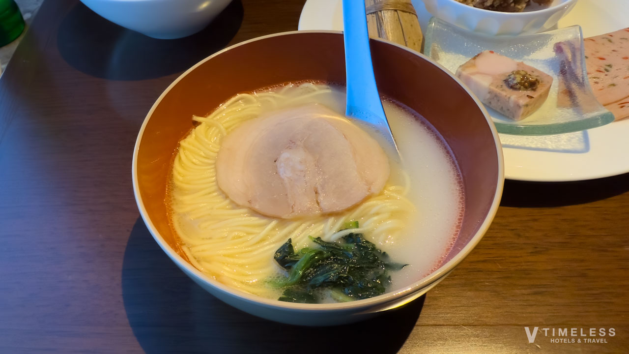 人気の鶏白湯ラーメン