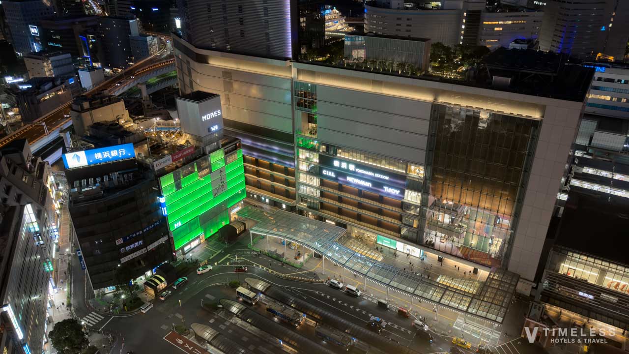 クラブラウンジから見下ろせる横浜駅と夜景