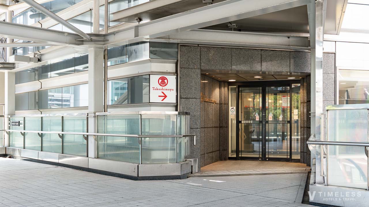 高島屋横浜店の出口からもシェラトン横浜への連絡通路に行けます。