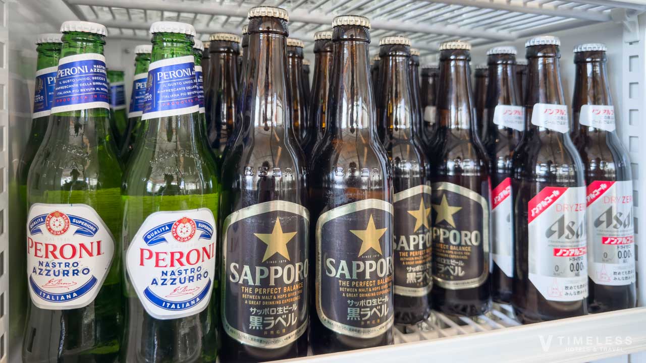 瓶ビールなども提供されるイブニングカクテルタイム