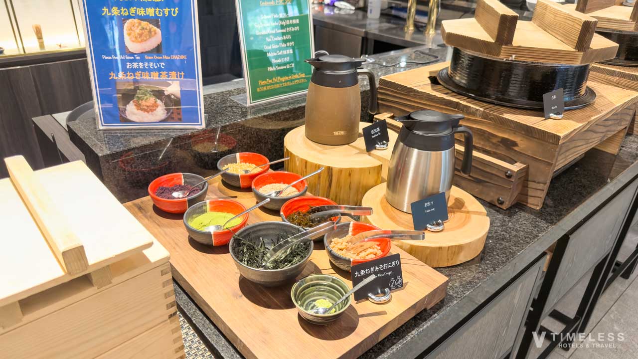 白米の横にはお茶漬けコーナー