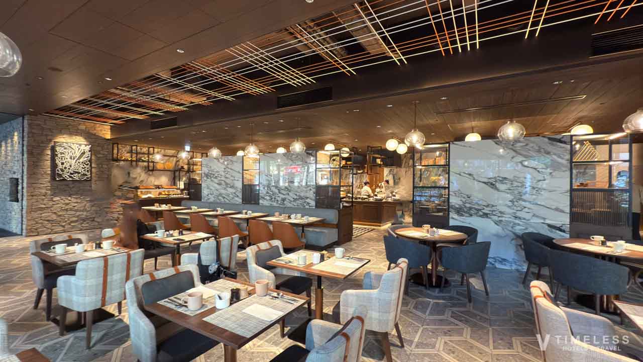 朝食会場のレストラン「テオリ」の店内