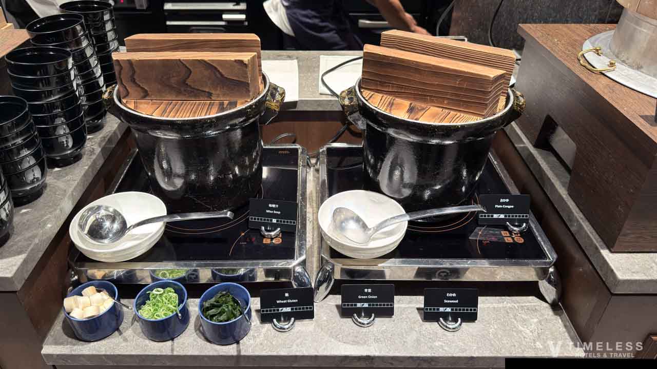 窯で炊き上げたごはんやおかゆと味噌汁