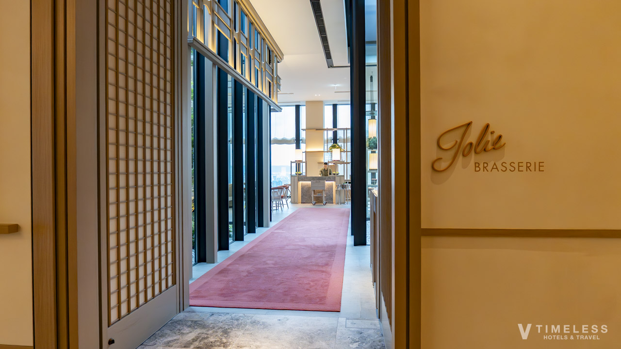 ウォルドーフ・アストリア大阪の朝食会場「Jolie Brasserie(ジョリー・ブラッスリー)」のエントランス