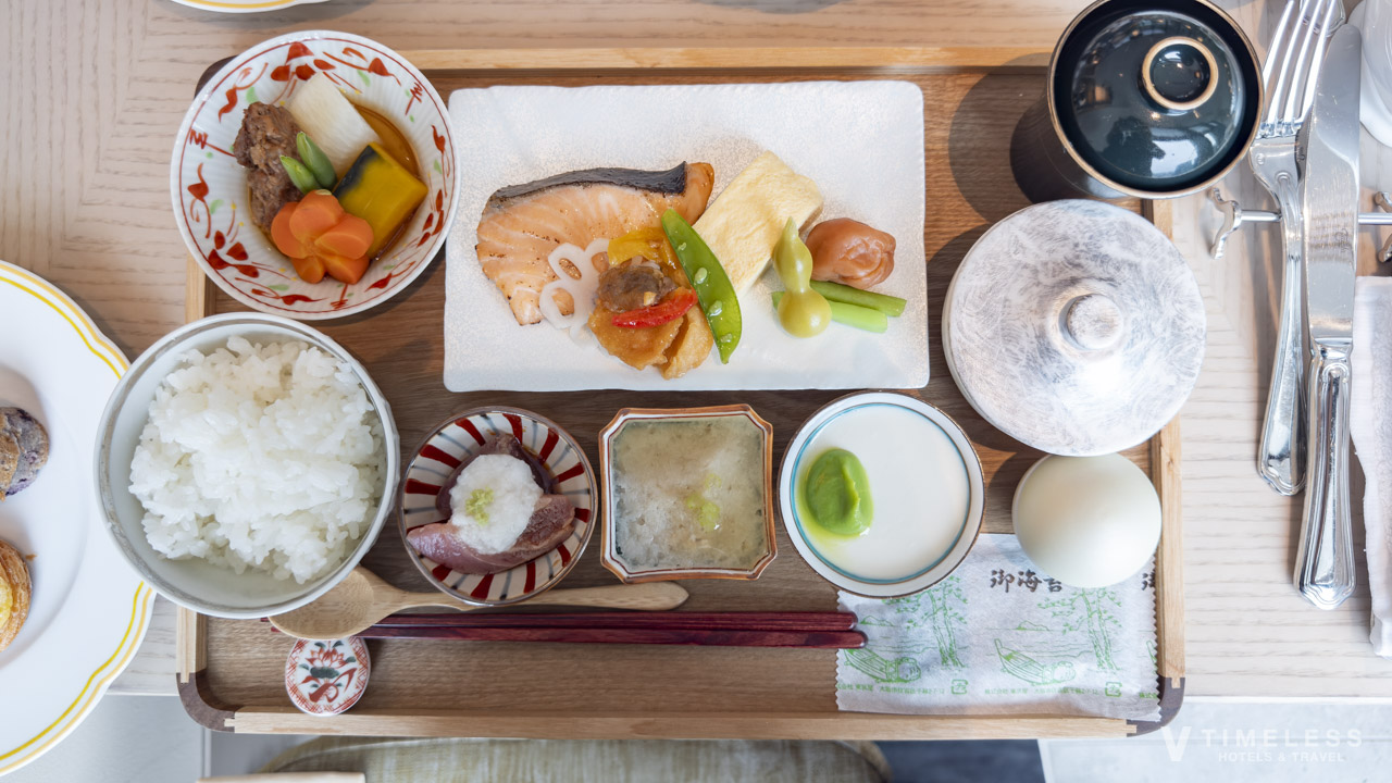 ウォルドーフ・アストリア大阪の朝食でいただく、丁寧に仕立てられた和朝食の美しい一皿