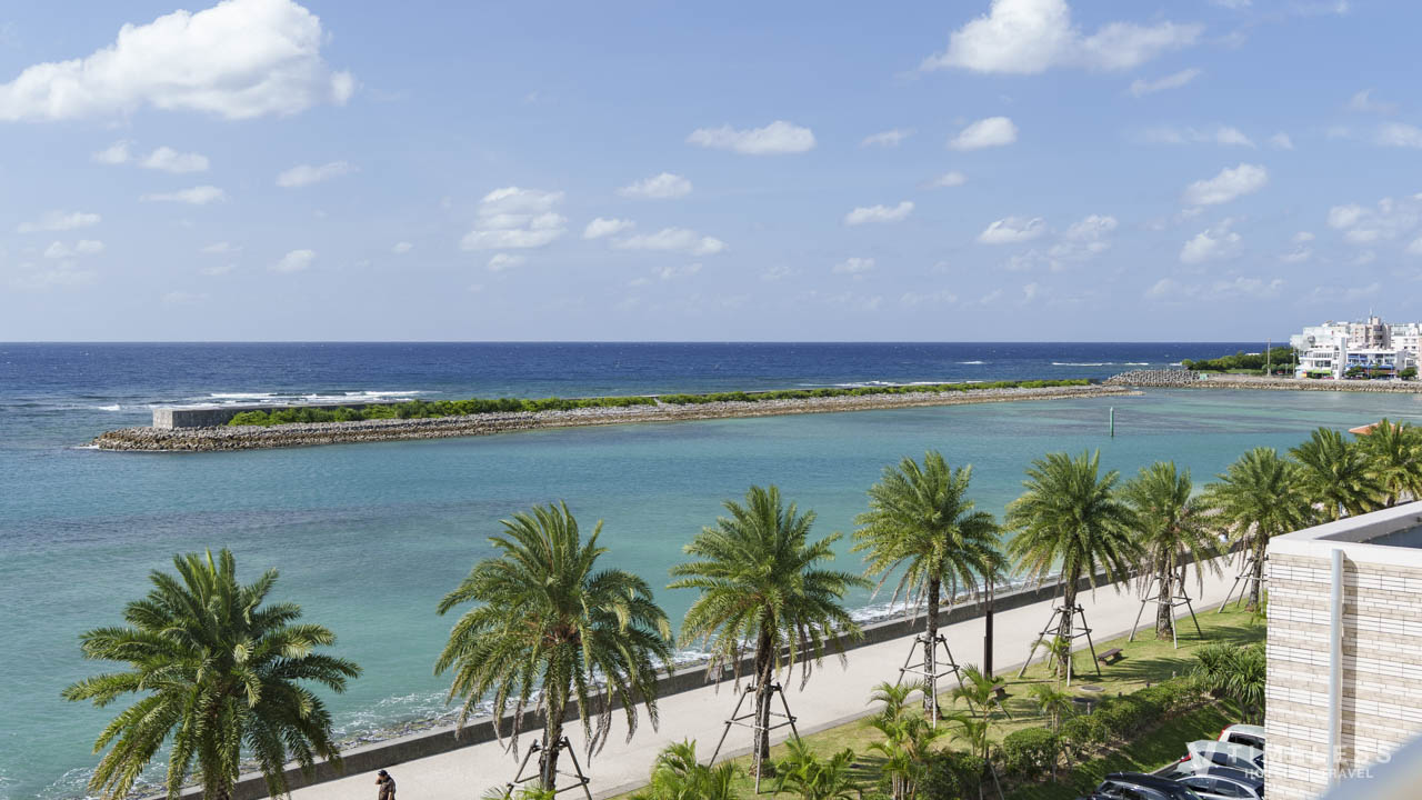 北谷の綺麗な海が一望できる客室