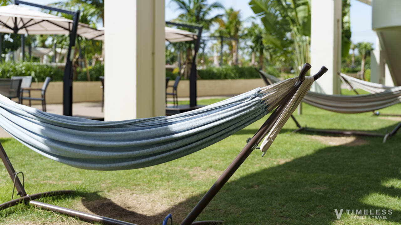 プールサイドにあるハンモック