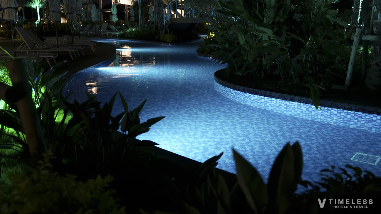 幻想的なてぃんがーらプール