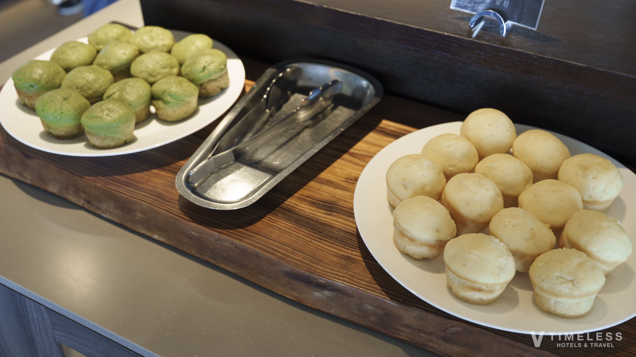 プレーンと抹茶のミニメロンパン