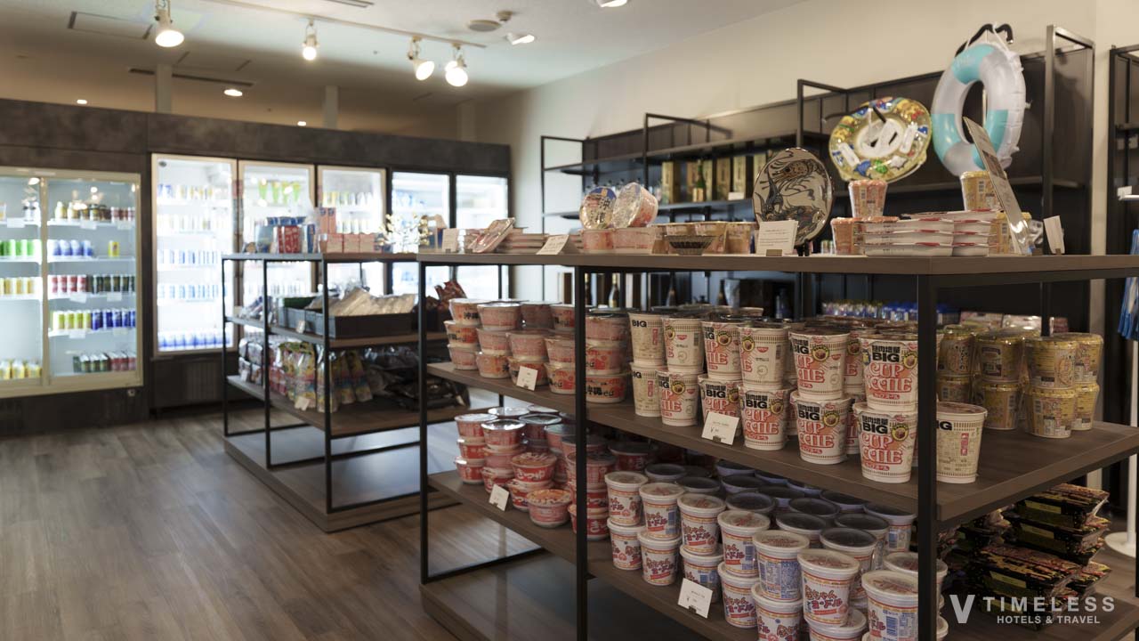 カップラーメンやドリンクも充実