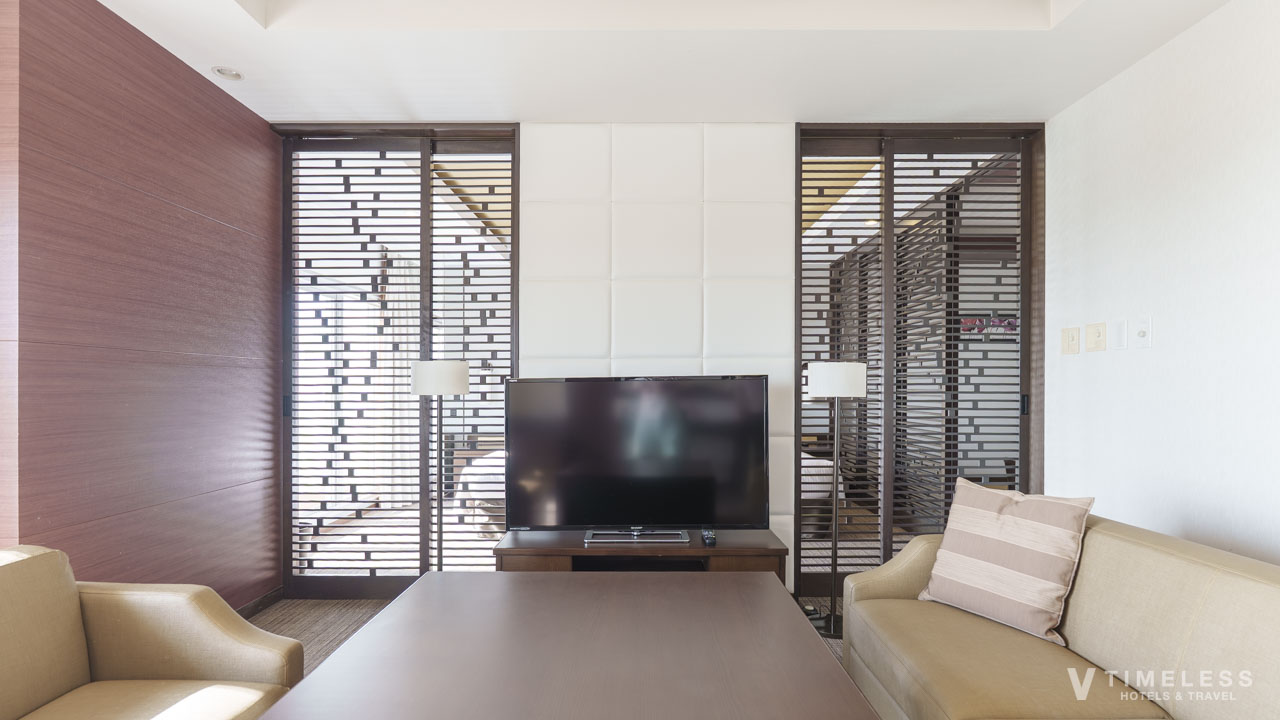 客室のリビングルームとテレビ