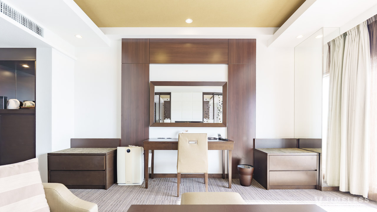 リビングルームのドレッサー