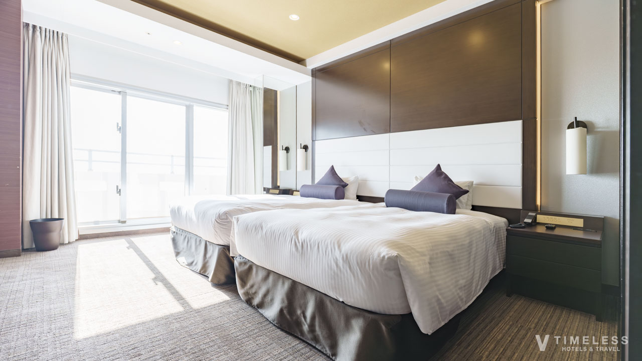 ベッドルームからもバルコニーにアクセス可能