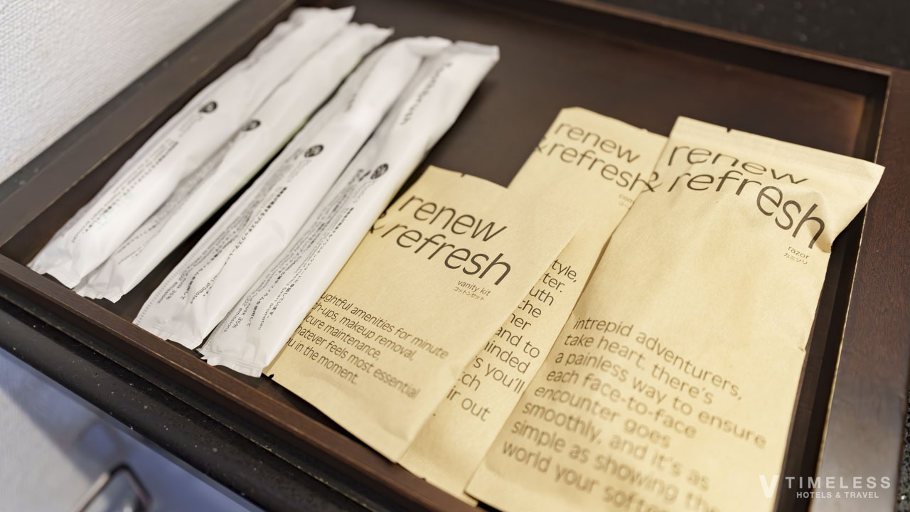 アメニティは、歯ブラシ、カミソリ、コットンセットなど必要最低限を完備