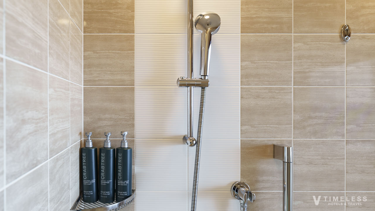 シャワーとバスアメニティ