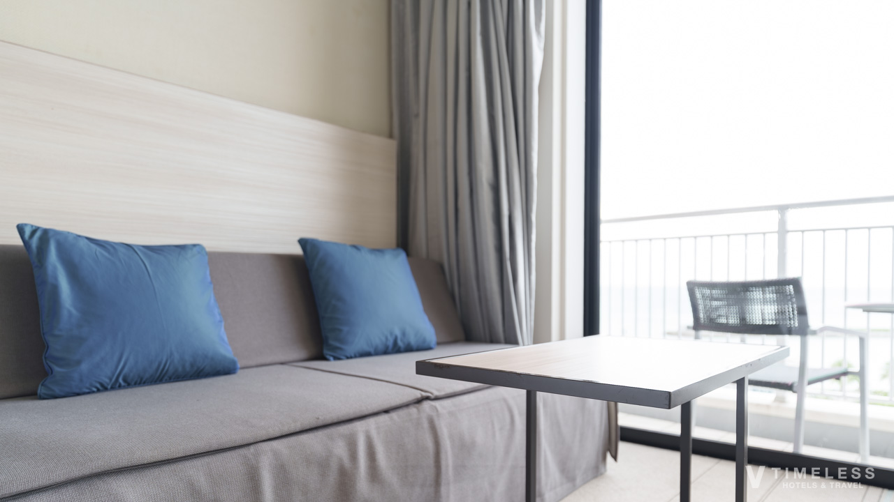 ソファとテーブル