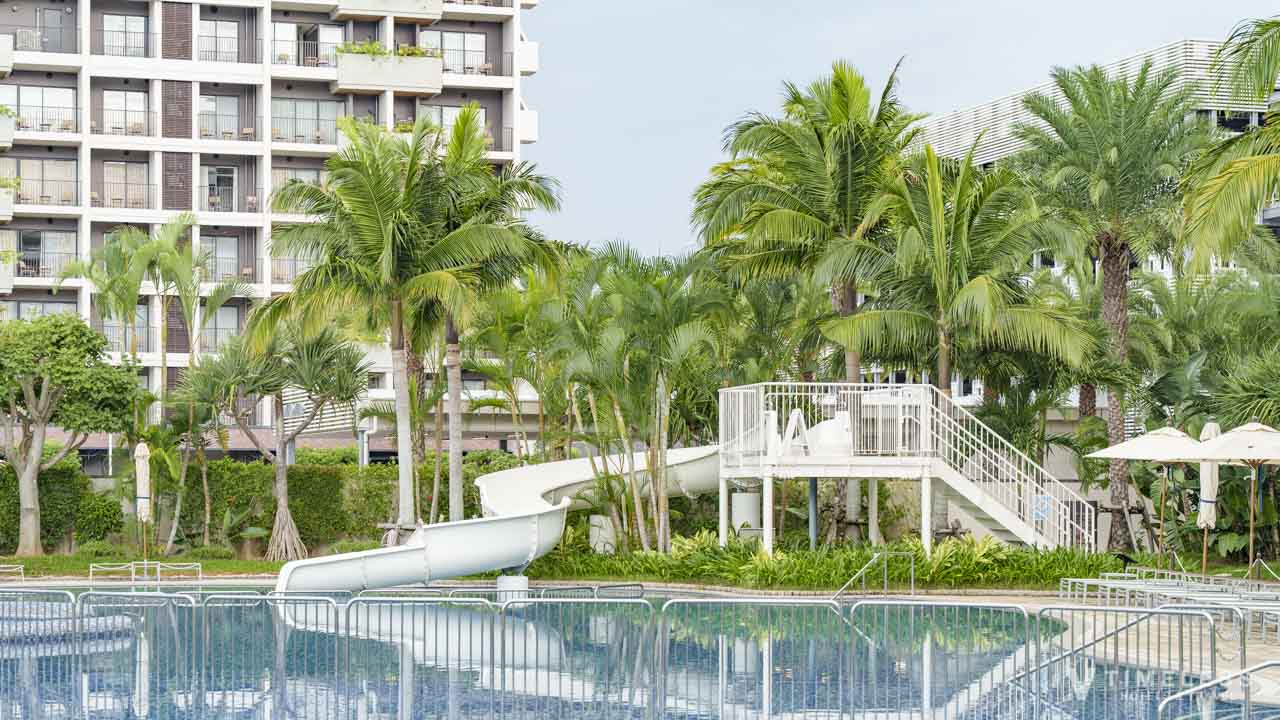 ラグーンプールのウォータースライダー