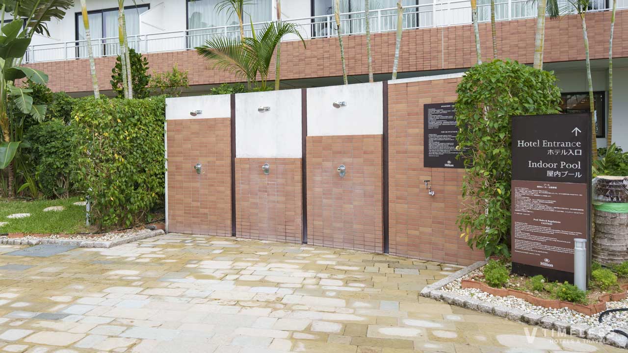 プールサイドのシャワー