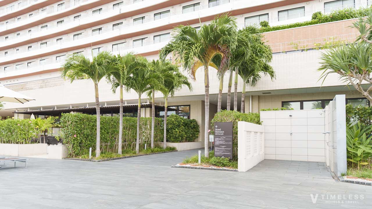 プールサイドにあるシャワー